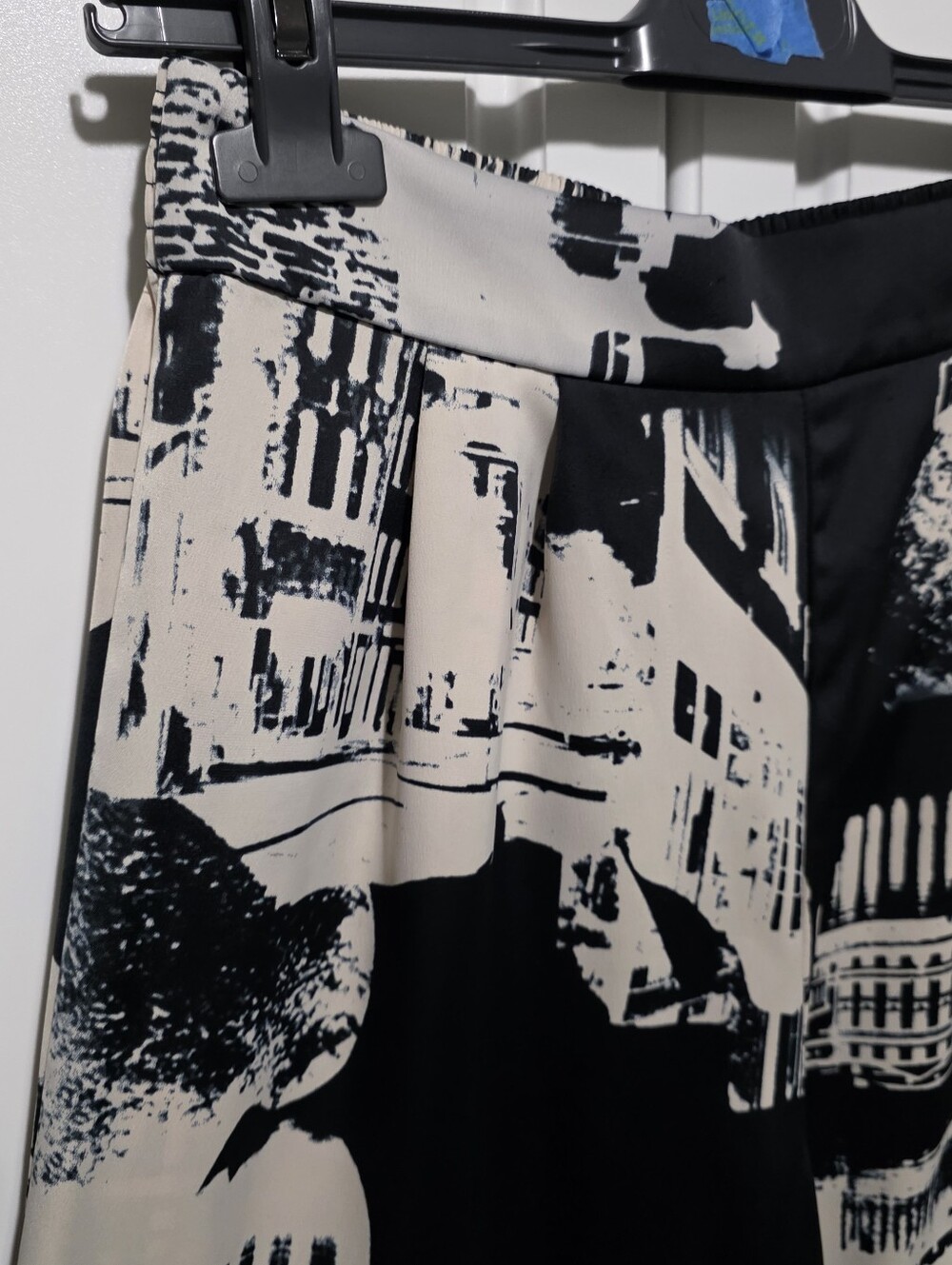 H&M Womens Black Ivory Abstract City Scape Print Flowy High Waist Wide Leg Pants - Picture 12 of 16